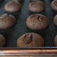 نیازمند نیروی کار خانم جهت کار در کارگاه قنادی