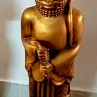 فروش مجسمه های بزرگ کنار سالنی