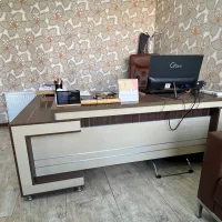 میز مدیریت بسیار تمیز