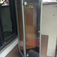 ویترین شیشه ای