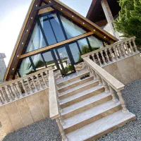 کلبه سویسی۲خوابه جکوزی دار مالک هستم بدون کمیسیون