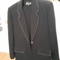 کت و شلوار  و ۲ عدد لباس سنگ دوز