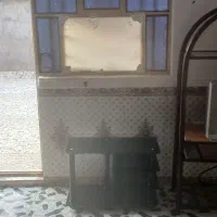 دو میز و تلویزون