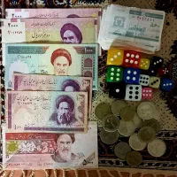 تعدادی سکه و اسکناس و نوستاژی