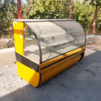 ویترین قنادی و  میز دخل کشو دارمغازه ۵ عدد