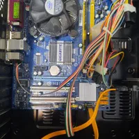 کامپیوتر و میز کامپیوتر|رایانه رومیزی|ملارد, |دیوار