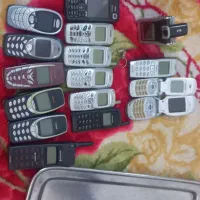 گوشیهای اوراقی شکسته سوخته ساده و لمسی