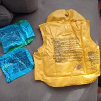 جلیقه نجات و بازوبند شنا وکلاه اسکیت با تجهیزاتش|غواصی و ورزش‌های آبی|تهران, نارمک|دیوار