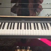 پیانو دیجیتال یاماها p145همراه با کابین