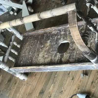 نقاش همە کارە ساختمان .در وپنجرە.