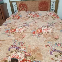 تخت فلزی با تشک و رو تختی