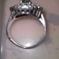 انگشتر نقره با یاقوت سبز و تزئین چشم نواز