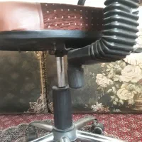 صندلی گردان سالم ودرحدنو..