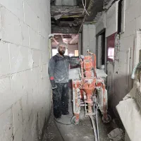 نیازمند استادکار و چند نفر کارگر