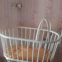 تخت کنار مادر