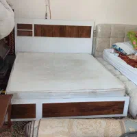 تخت خواب دونفره کارکرده با خوشخواب و زیر تلویزیون|تخت و سرویس خواب|شیراز, شهرک گلها|دیوار