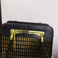 کیف|کیف، کفش، کمربند|دورود, |دیوار