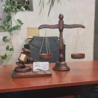 مجسمه دکوری چکش و ترازو عدالت وکیل و قاضی|مجسمه، تندیس، ماکت|تهران, بلوار کشاورز|دیوار