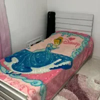 تخت ومیز تحریر