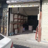 کارگر فروشگاه لوازم ساختمانی