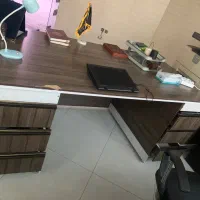 میز مدیریت با وسایل کامل