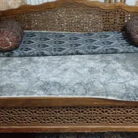 تخت چوبی