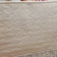 تخت و تشک و کمد