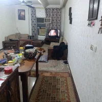 آپارتمان-طبقه-اول-با-پاگردی-بزرگ