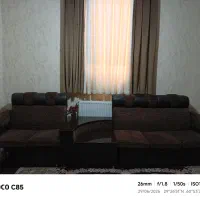 مبل طرح L هفت نفره به همراه میز سر خود