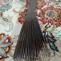 یک عدد شانه  ماشین ویک عدد قلاب بافی قالی