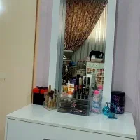 آینه و میز آرایشی