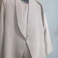 کت شلوار سایز ۴۲ کرمی نو