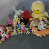 عروسک زیبا تمیز ۱۶ عدد درحد نو