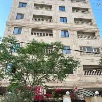 خانه-دوطبقه-با-حیاطی-سرسبز-و-خاطره-انگیز