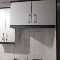 کابینت هایگلاس ۳ ماه کارکرده  سرویس و تکی  دو دست