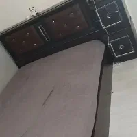 تخت دو نفره با تشک با دو عدد پاتختی