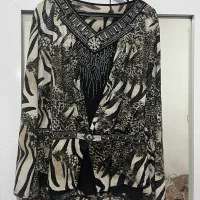 مانتو|لباس|مشهد, قائم|دیوار