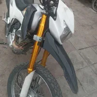 پرواز۲۰۰|موتورسیکلت|گلوگاه بابل (گلیا), |دیوار