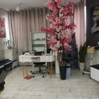 اجاره میز ناخن رایگان با مشتری