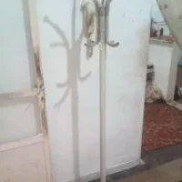 یک عدد چوب لباسی اهنی کاملا سالم به شرط
