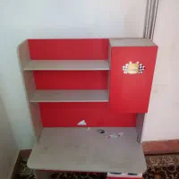میزمطالعه وکامپیوتر