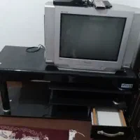 تلویزیون ۲۱اینج با میز دستگاه دیجتالی