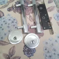 یه جفت دستگیره نونو ومغزی در اصلااستفاده نشده