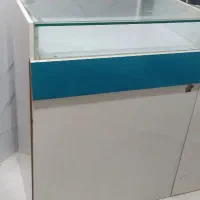 میز شیشه دار