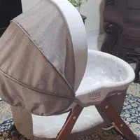 گهواره تاشو کنار تخت مادر بدنه چوبی فلزی|تخت و صندلی بچه|رشت, پارک شهر|دیوار
