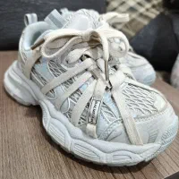 کفش خارجی بچه گانه با کیفیت مناسب ۸سال