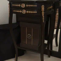 میز تلفن همراه با آیینه قدی