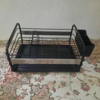 ابچکان روی سینک ظرفشویی