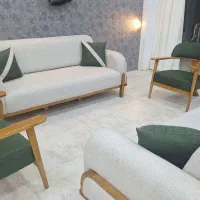 مبل.       دسته چوبی