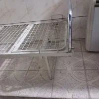تخت بیمارستانی